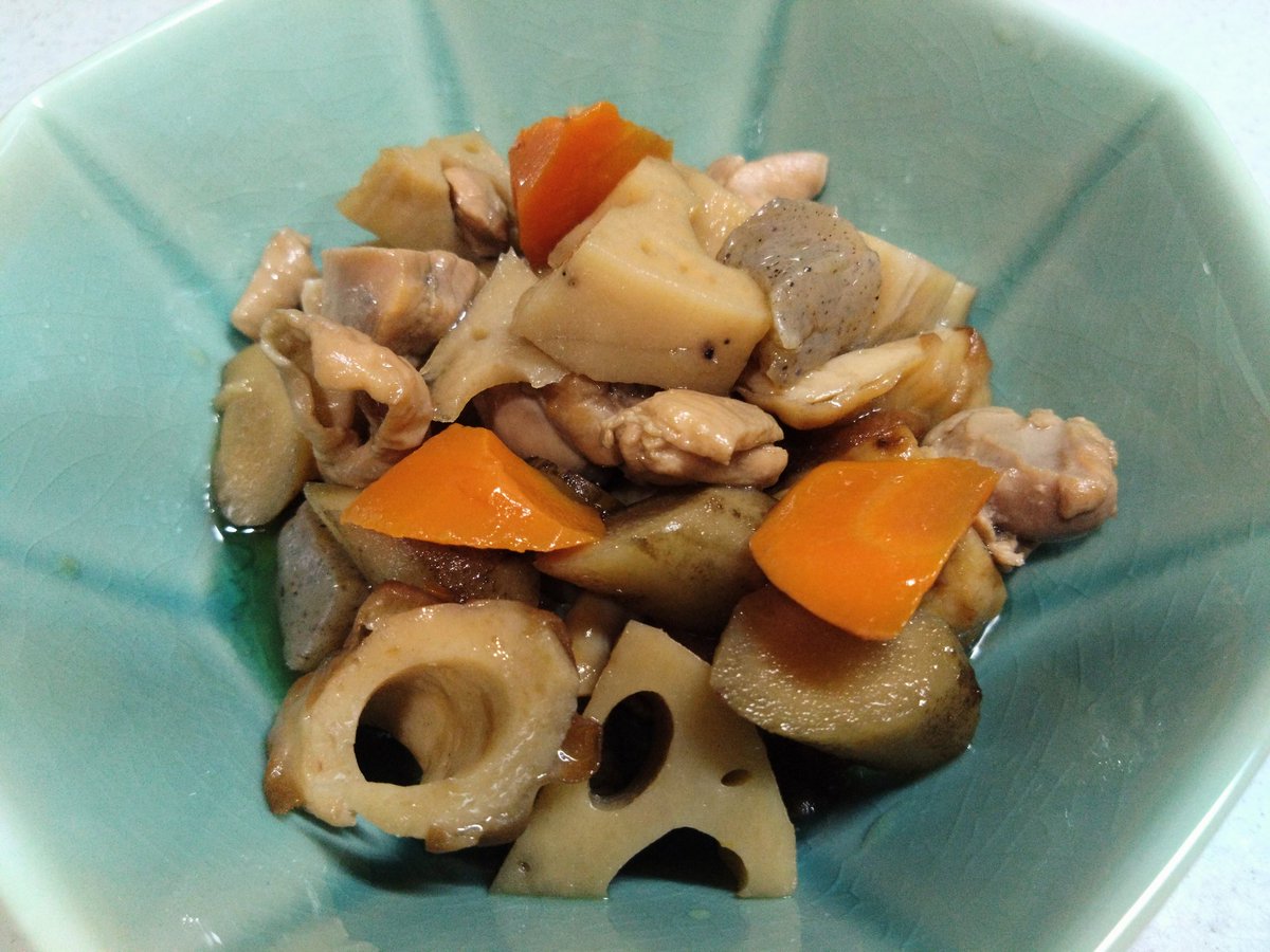 Sunmama15's tweet photo. 今日の晩ごはん

■筑前煮
■ホッケ
■ササミフライ
■冷奴
■玉ねぎとえのきとワカメのかきたま汁
蓮根がおいしい季節。今日も美味しくいただきます！
#晩ごはん　#おうちごはん　#料理記録　#献立　#いただきます　#筑前煮 https://t.co/cnKbgdrhIt