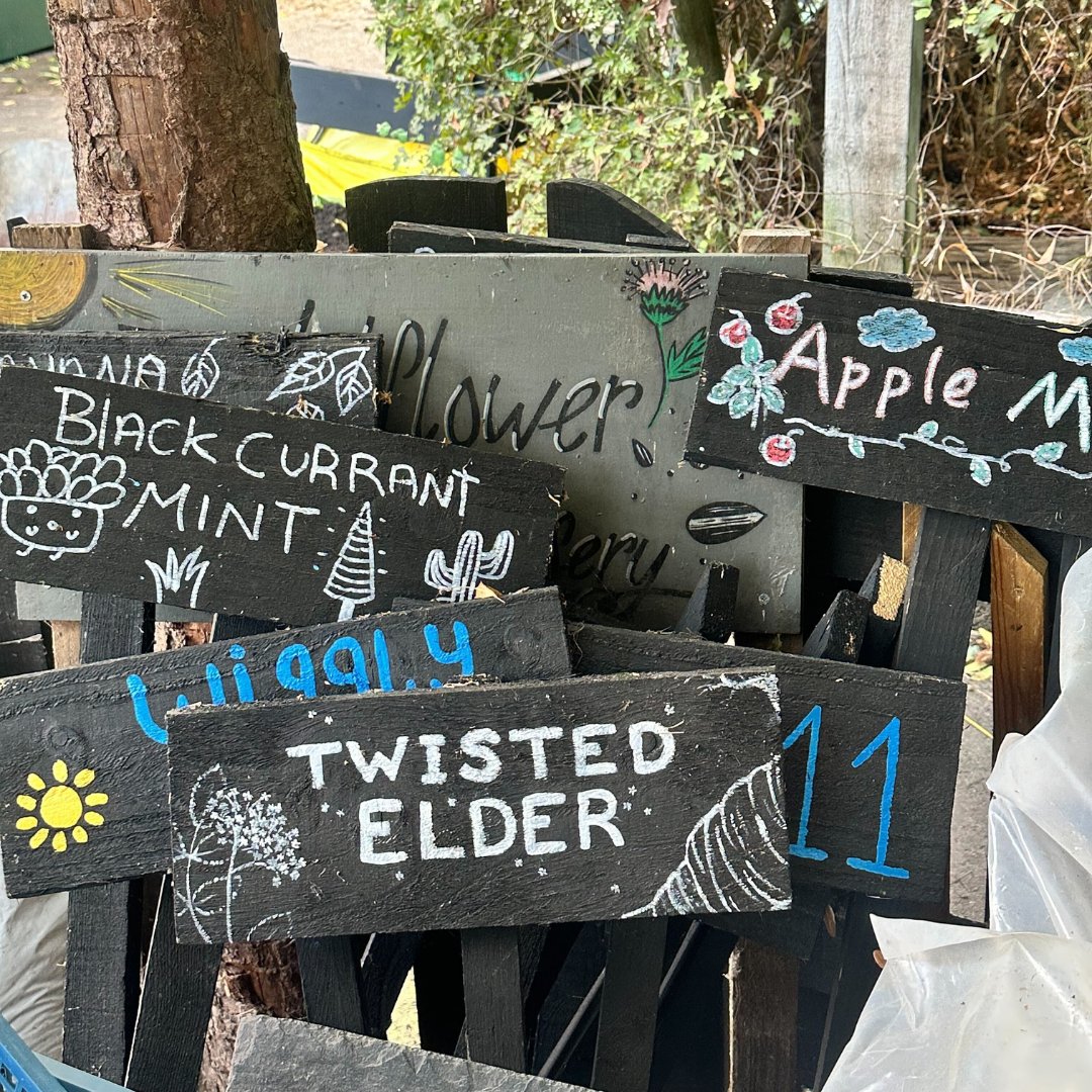 Last week, our People &amp; Ops team headed to Windmill Hill City Farm for a volunteering day! 🚜

From painting wooden playground equipment and sawing recycled wood to mucking out and feeding the animals, the team rolled up their sleeves and got stuck in. 🐑🐐🐓