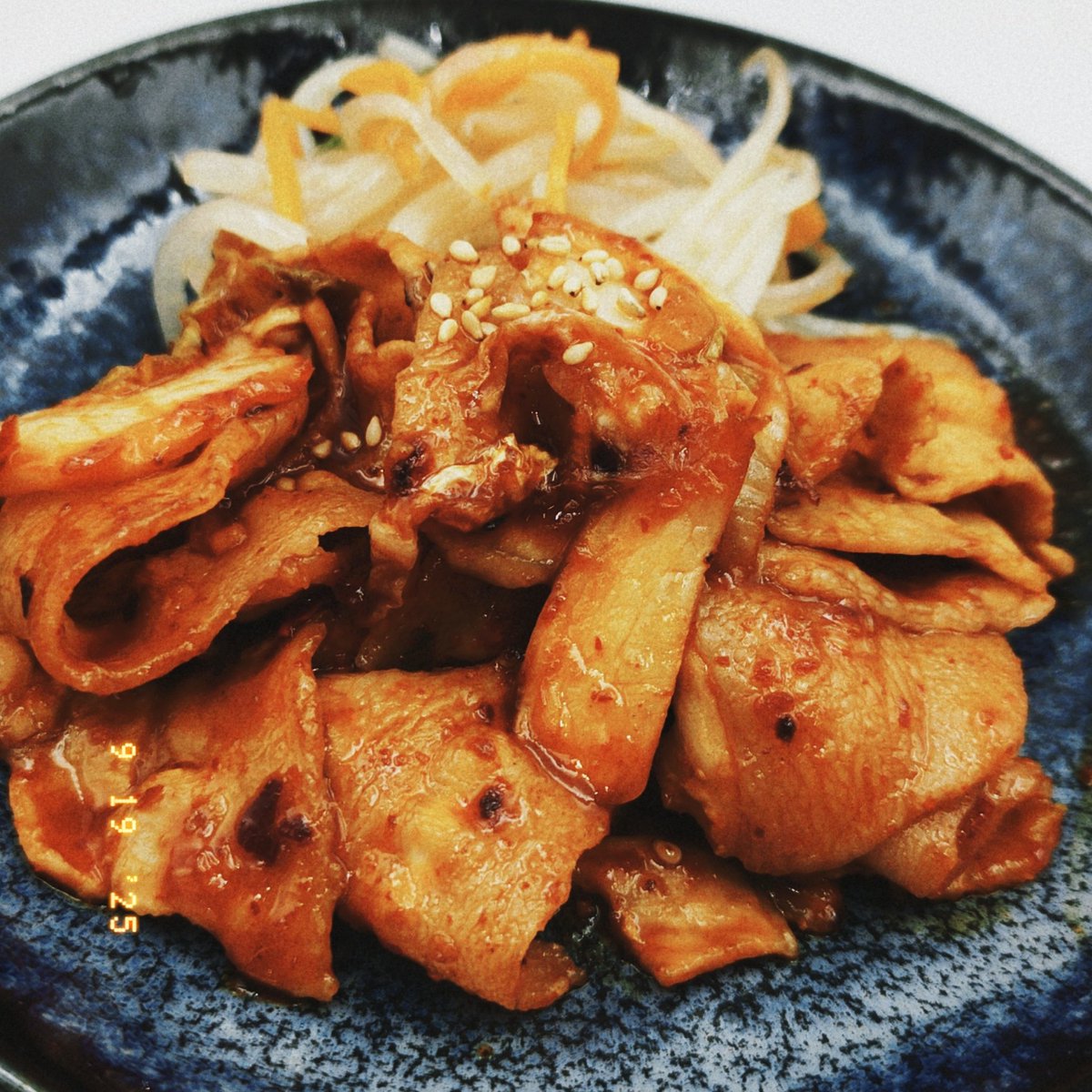 濃厚系豚キムチ。
もやしとかでかさ増しすると薄くなるから嫌なんです。
モヤシはナムルにして、特製カラダレとキムチのみで炒めました、マヨネーズもつけたらご飯に合うんだよねー

#グルメ好きな人と繋がりたい
#居酒屋好きと繋がりたい
#飲んべえさんと繋がりたい
#自由ヶ丘グルメ
#飲酒ツイート