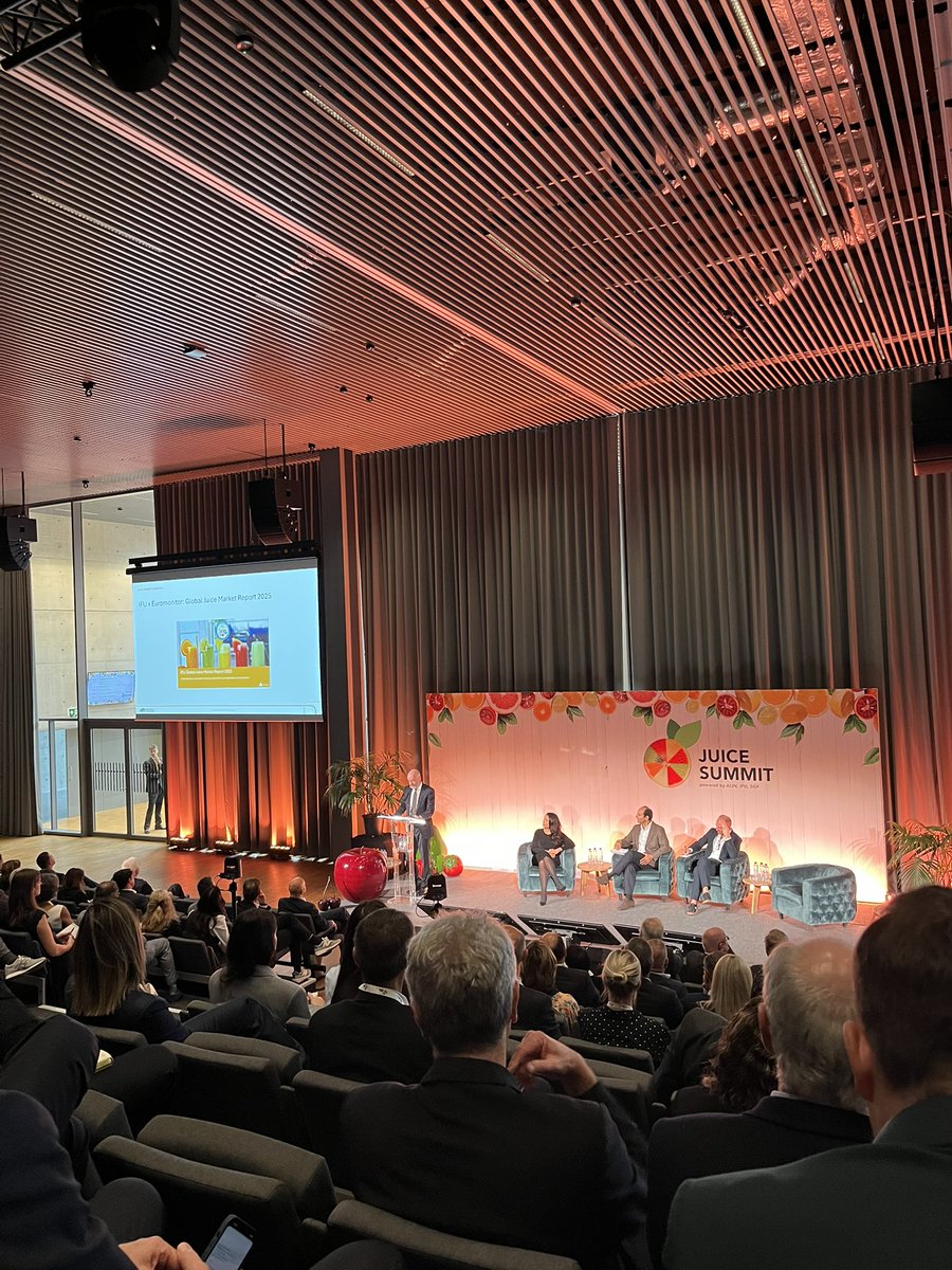 MariRaininko's tweet photo. Euroopan vuosittainen mehuteollisuuden suurtapahtuma #JuiceSummit meneillään.  #Brugge #Belgia. @AIJNassociation @ETL_fi https://t.co/JgfoAPDu7p