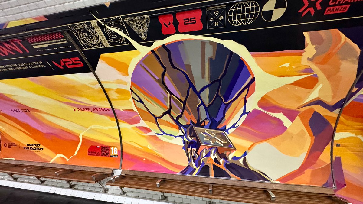 VALORANTfr's tweet photo. [ BORN TO BURN ]

Le métro 6 Bercy aux couleurs des Champions VALORANT 🔥 https://t.co/BIIGxrtTKj