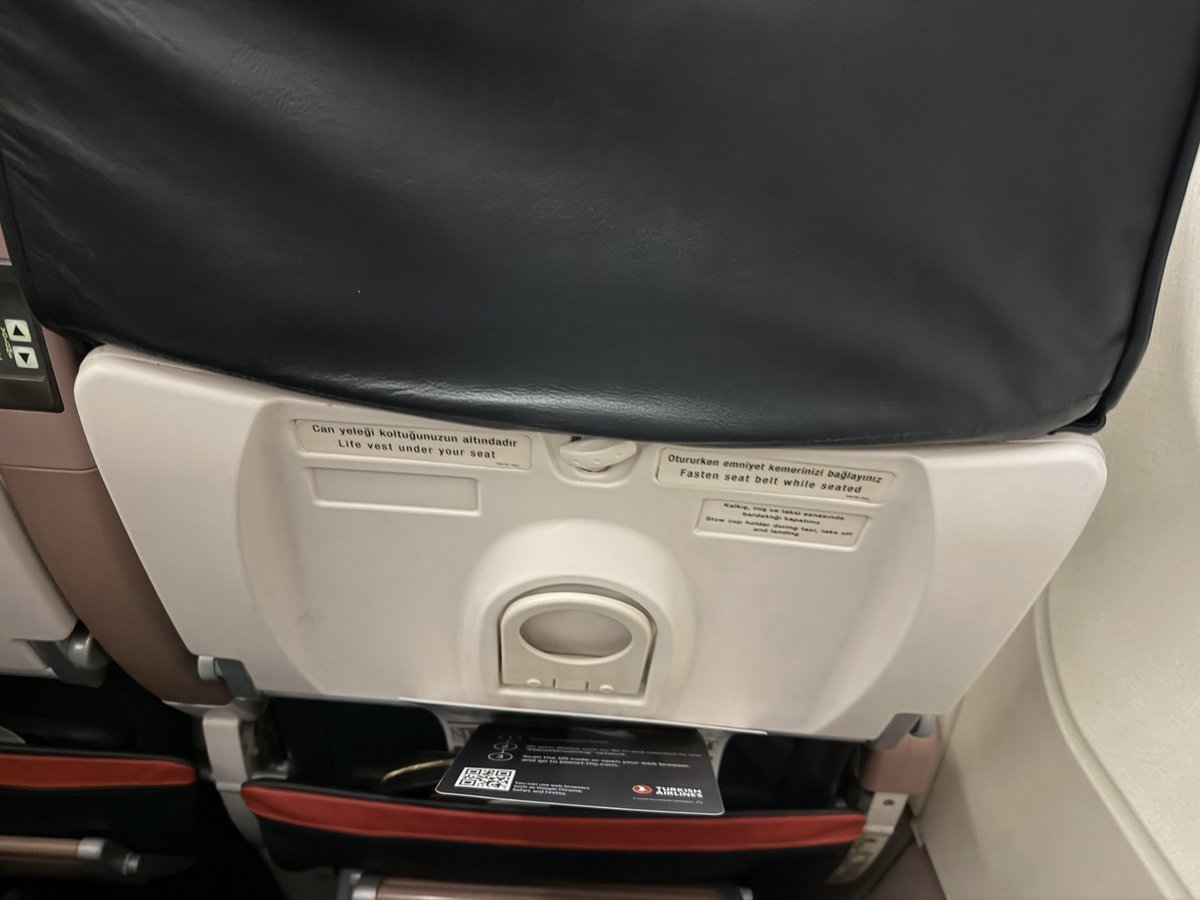 mekamig's tweet photo. @TurkishAirlines what u guys did last night with TK0144 Istanbul to Riyadh. These seats are not Business class. That’s Fraud. We try our best to compline Saudi Regulatory
#fraud #Customerfirst https://t.co/mb7e3SMfbK