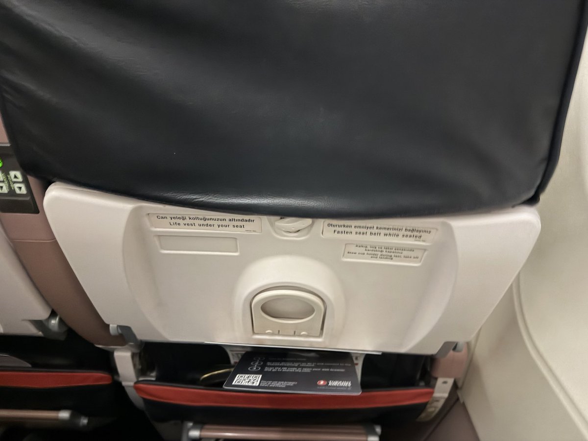 mekamig's tweet photo. @TurkishAirlines what u guys did last night with TK0144 Istanbul to Riyadh. These seats are not Business class. That’s Fraud. We try our best to compline Saudi Regulatory
#fraud #Customerfirst https://t.co/mb7e3SMfbK