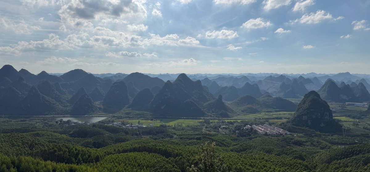 peking's tweet photo. 人生第一次踏足广西，千里江山图。 https://t.co/MqS4761ZYq