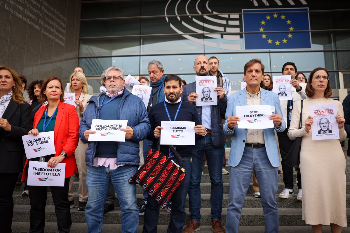 Esther Díez Valero 🌴 (@estherdiez_elx) on Twitter photo 🇵🇸Des de l’<a href="/Europarl_EN/">European Parliament</a>, <a href="/compromis/">Compromís</a> donem suport a <a href="/GlobalSumud/">Global Sumud Flotilla</a> per trencar el bloqueig d’ajuda humanitària a Palestina
❌Front al govern genocida d’Israel, el clamor arreu del món per condemnar l’extermini de Gaza i defensar els drets humans
Ens juguem el rumb de la humanitat 🇵🇸Des de l’<a href="/Europarl_EN/">European Parliament</a>, <a href="/compromis/">Compromís</a> donem suport a <a href="/GlobalSumud/">Global Sumud Flotilla</a> per trencar el bloqueig d’ajuda humanitària a Palestina
❌Front al govern genocida d’Israel, el clamor arreu del món per condemnar l’extermini de Gaza i defensar els drets humans
Ens juguem el rumb de la humanitat