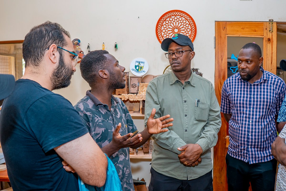 TangaYetu's tweet photo. DC Hon. Dadi Kolimba toured the FabLab at Tanga Tech Secondary School — a makerspace where youth learn digital design, 3D printing &amp; more

There, he met students from MUST University (Mbeya) on field training. 

FabLab is more than local innovation, it’s a hub with national reach https://t.co/OMLlpMqaoJ