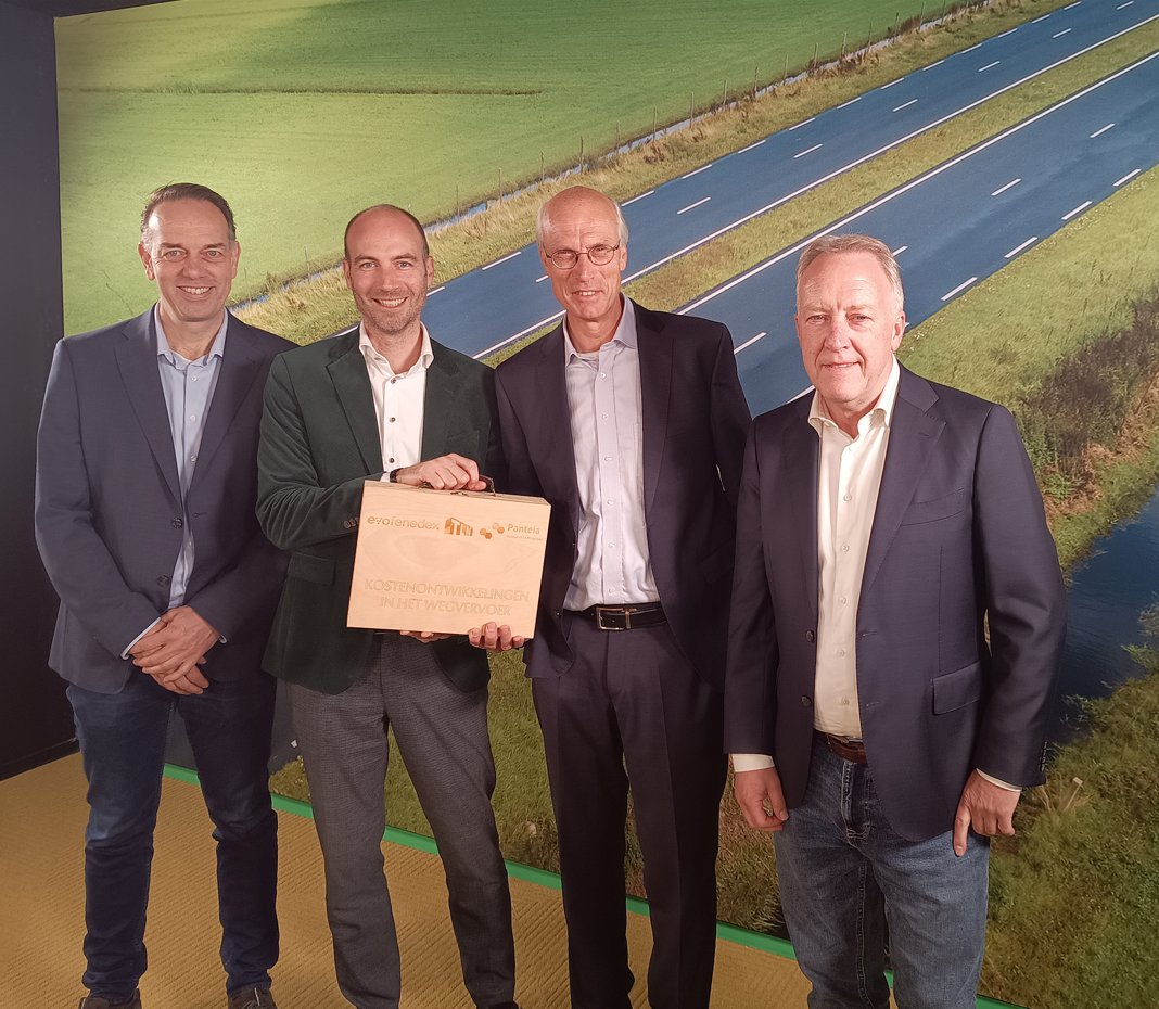 TLNnieuws's tweet photo. De kosten in het wegvervoer stapelen zich op. TLN roept ondernemers op het @Panteia -rapport te gebruiken in tariefgesprekken en investeringskeuzes. 
➡️https://t.co/phM7rPldjg https://t.co/ecwiDbjnja