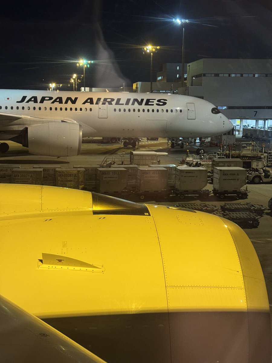 airplane_holic's tweet photo. ナウボー、博多から帰ります✈️
今週も残り一日、頑張りましょう💪 https://t.co/gUvdo16k6J