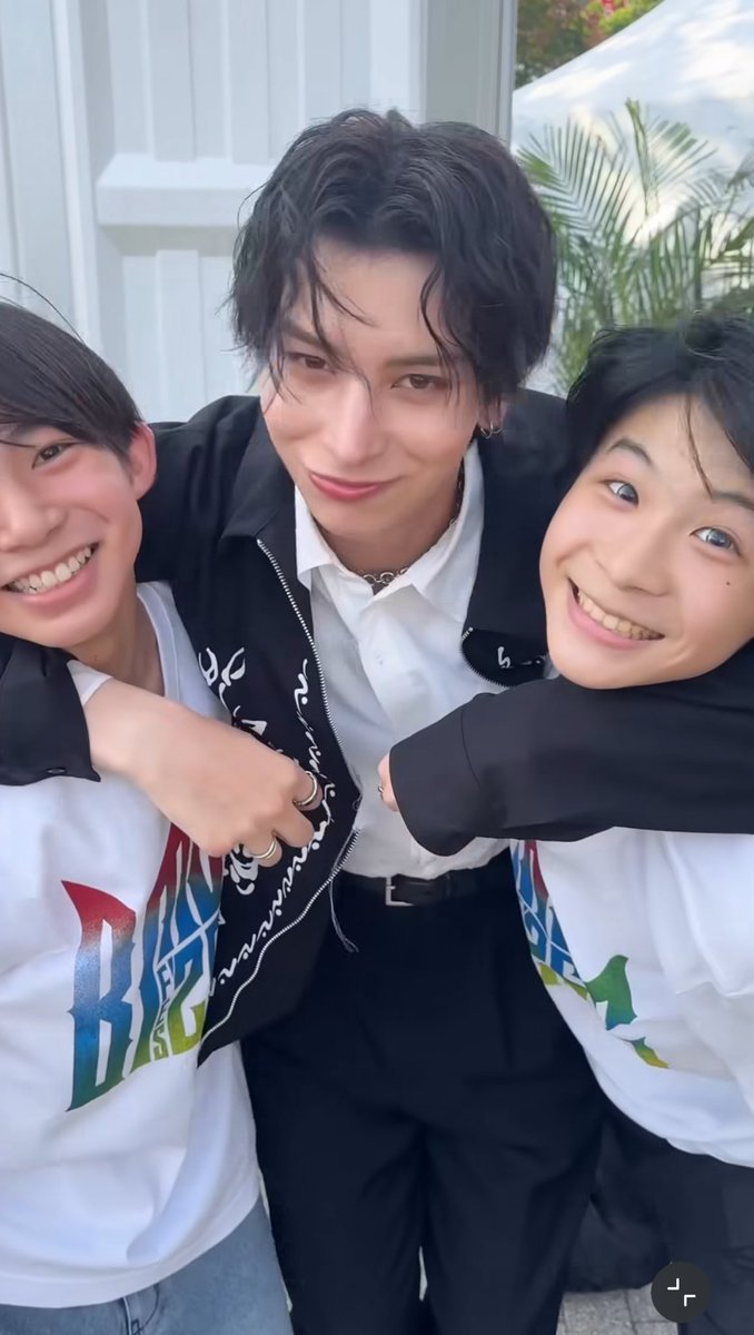 s_adam_2's tweet image. アダムのヘッドロックが決まってアオハル同じ顔して驚きながらも大笑顔になっててあまりにも平和すぎてスマホを投げた
 #STARGLOW #ADAM