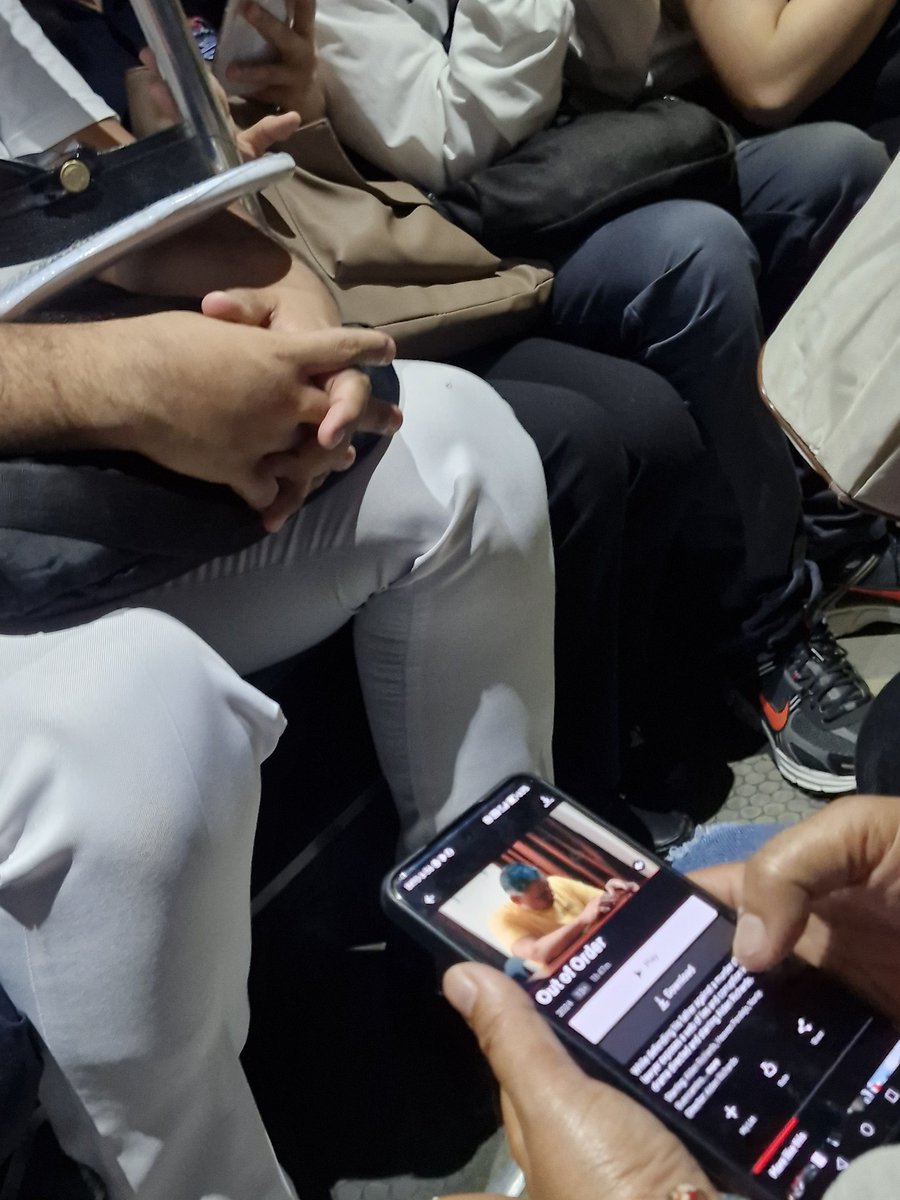 iam_evs's tweet photo. Kakatuwa na chineck na ni Ate agad yung Out Of Order! 😊

@aldenrichards02 @myriad_corp @VIVA_Films @StudioVivaPH @Sparkle_GMA @Netflix_PH 
#OutOfOrderOnNetflix
#ALDENRichards
OOOxNetflix DirekALDEN https://t.co/BGGeRSdvic