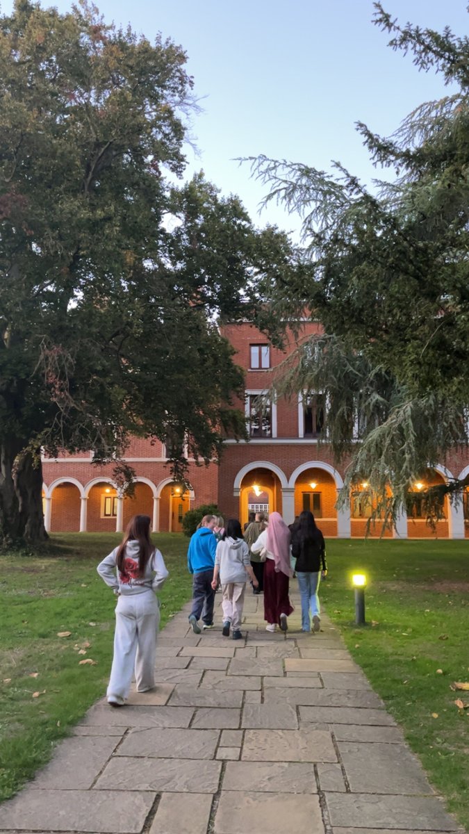 Some of our Year 12 and 13 students were invited to spend a night at Cambridge University. Their visit included a college tour, seminars, and workshops, as well as the chance to experience life as a university resident. An unforgettable opportunity!
#woodkirkacademysixthform