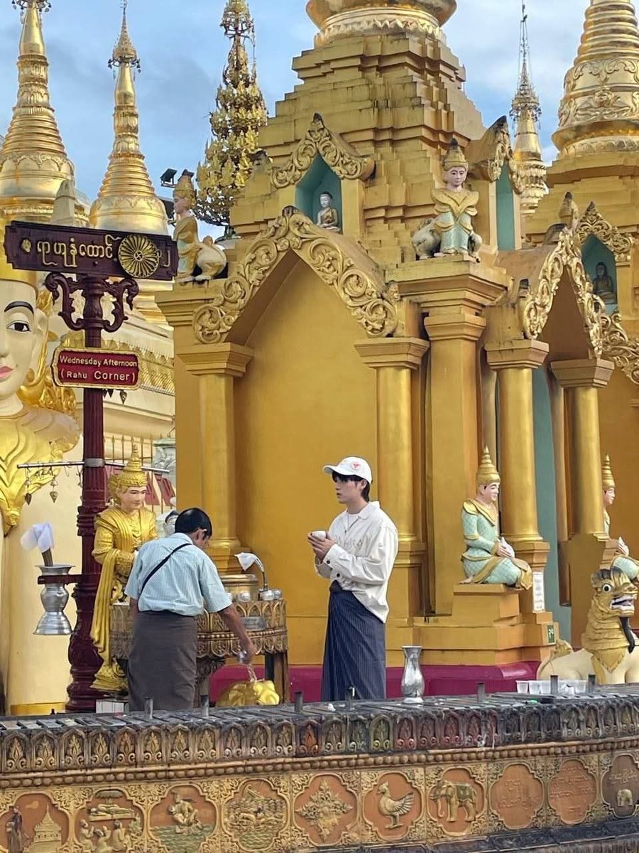 SuMon1472011's tweet photo. Sweet memories 😀 
Phi Tay, Phi Off, Phi Sky in Myanmar 🇲🇲💛 
I hope traveling in Myanmar will be a smooth and pleasant trip. I really want to see you all — I didn’t even realize you were coming.🥹🥹💛

#taytawan #offgum
#SkyNani https://t.co/D4IlItcTJ3