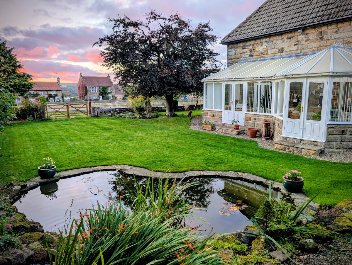 GlendaleHouse's tweet image. Bed and breakfast in Goathland 3 nights for the price of 2. Check availability and book direct online glendalehouse.co.uk 
#wheretostay #goathland  
#bedandbreakfast 
#specialoffer3for2 #Yorkshire #northyorkshiremoors