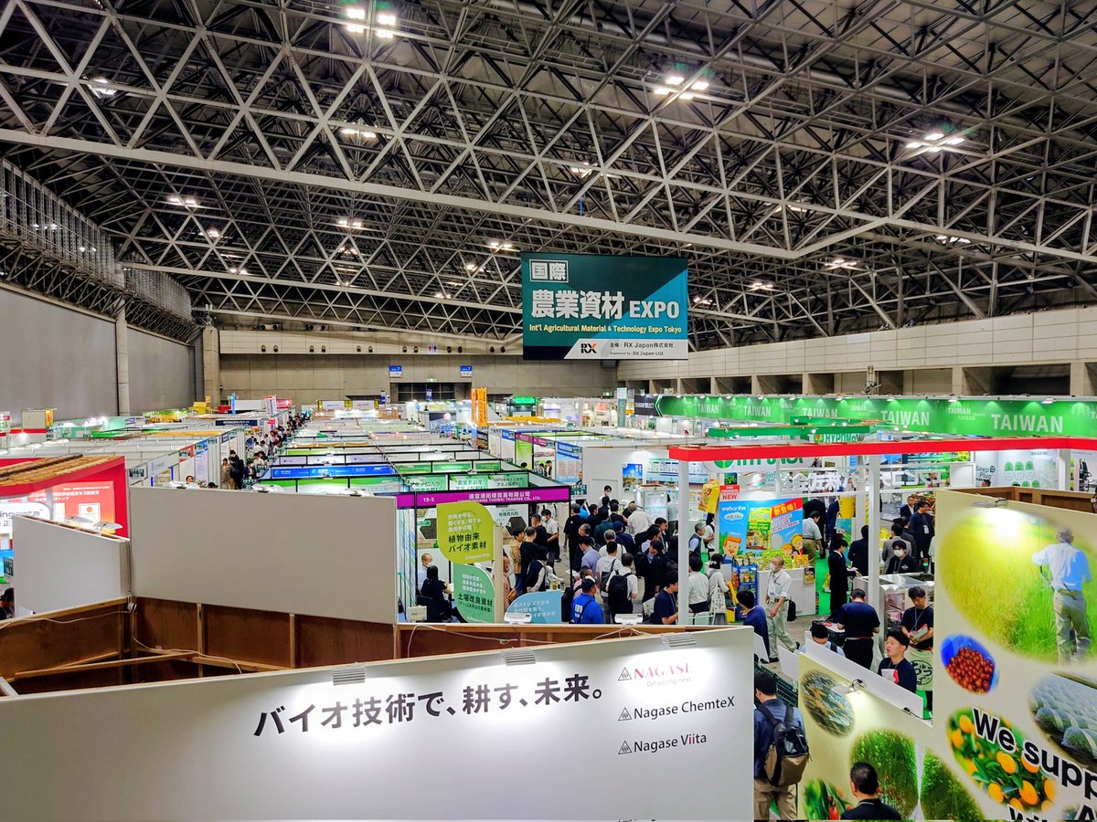 yu_farm_2015's tweet photo. 今年の農業WEEKは団体行動ではなく自由行動だったので好きなだけ自分の行きたいブースなどに行けたから楽しかった♪
愛用してるEFポリマーさんや前回ウネカルで実演に来て頂いた(株)FieldWorksさんなどのブースにお邪魔して挨拶できてよかった。
#EFポリマー
#FieldWorks https://t.co/4SHhmMS0bq