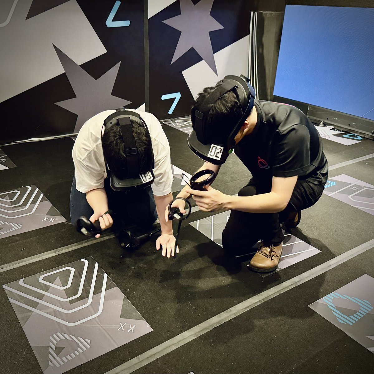 #LBEコンペティション のリハーサルを行いました！😎

自分の足で歩きながら体験するResoniteの世界はいつもとひと味違う🥞

ご応募いただいたコンテンツを一つ一つ動作チェックしています🔍
#Resonite