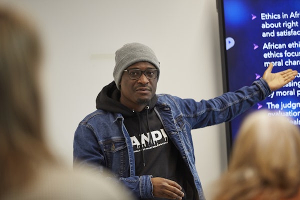 citylit's tweet image. London’s streets are full of history, politics &amp;amp; culture. 🏛️ 

At City Lit, we take humanities seriously, with thousands of courses exploring London, the UK &amp;amp; beyond. 

Ready to learn something new? 👉 citylit.ac.uk/courses/humani…

#CityLit #Humanities