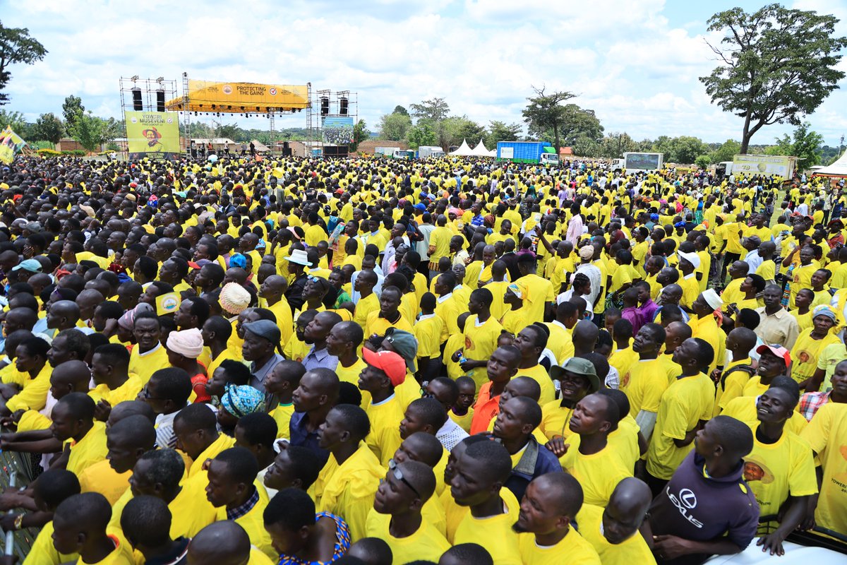 NrmBuganda's tweet image. #ONCUpdates  
H.E @KagutaMuseveni, the flag bearer for @NRMOnline, has made his way to Booma Grounds in Alebtong District as he embarks on his campaign for re-election in 2026.  

Upon his arrival, he was warmly welcomed by party leaders and officials.  
#ProtectingTheGains