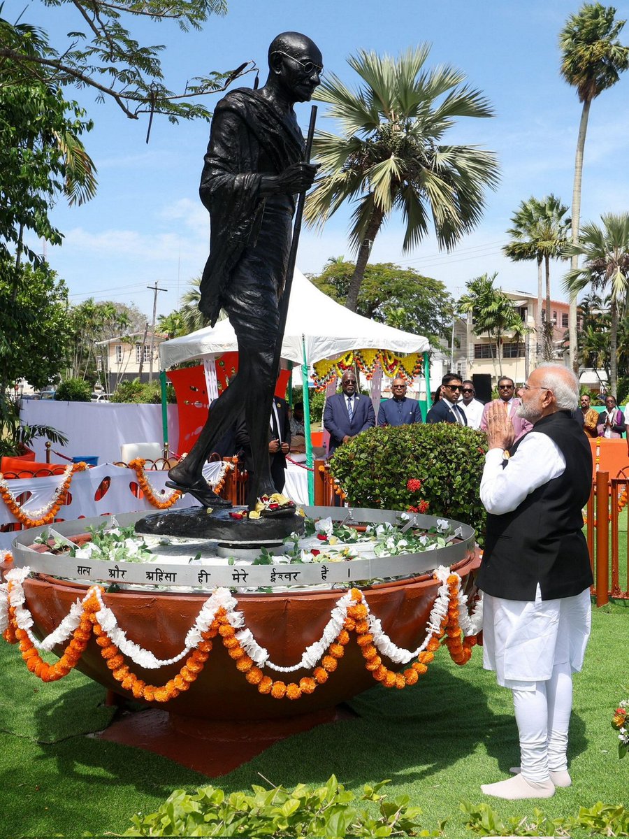 Lee_Merick's tweet image. #MohammadAzharuddin

#HamidAnsari

#SyedKirmani

...

...

...

............................

#Sabka is, truly, a Failed-Policy !

😳🙄☹️🤷‍♂️