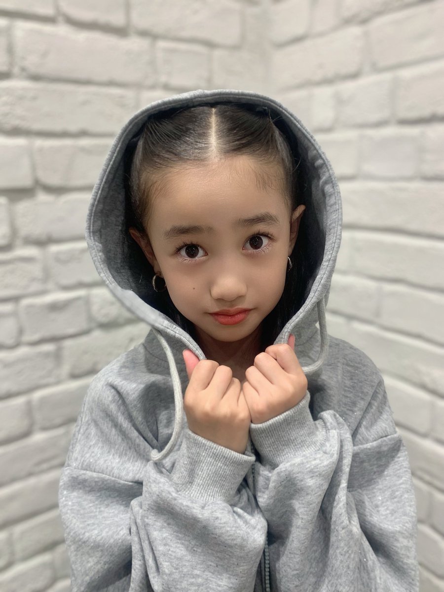 spgk_himari's tweet image. 新しいお洋服🩶🤍もうスウェットきれちゃうね！夜は🌻💛

#スプラウト学園
#ひまちゃん
#js3