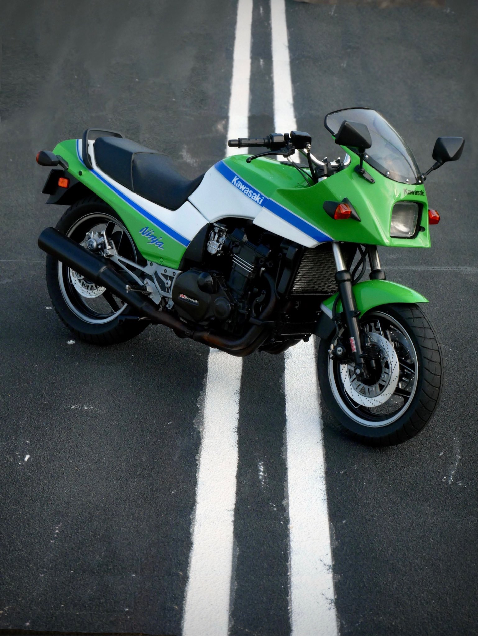 参考画像 スーパーバイク参戦のために生まれたナナハン 23年前のカワサキ
