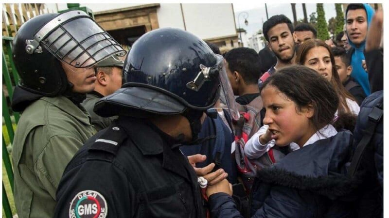 Irnafrench's tweet photo. Le #Maroc secoué par une Révolution ? Plusieurs morts et blessés

#MarocProteste 

https://t.co/MyQPLfp9rf https://t.co/4WU0MgDocZ