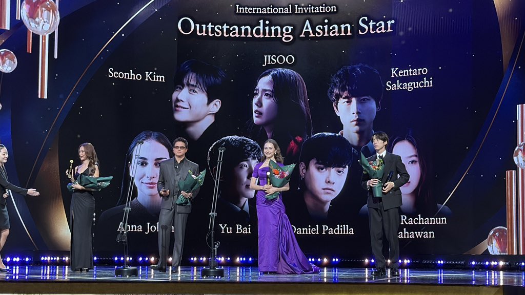 ASAPOfficial's tweet photo. Daniel Padilla joins fellow Asian stars in receiving the Outstanding Asian Star award at the 2025 Seoul International Drama Awards, honored for his performance in Incognito. 🏆✨

Congratulations, Daniel — your win makes us all proud!

Courtesy of pictures from Seoul International Drama Awards (서울드라마어워즈) via YouTube