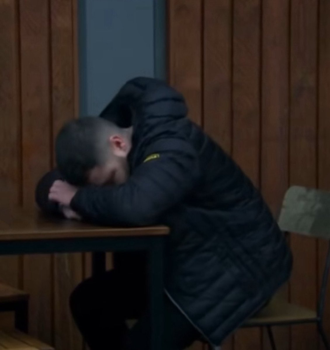 sugdenhighway's tweet photo. robert was ooc today.........

him asking aaron to go to his beloved davids shop instead of going himself. no way would he pass that opportunity up smh https://t.co/O5v60D3DNo