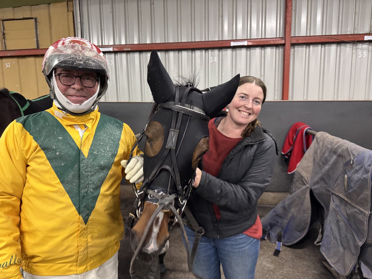 It’s a driving double for <a href="/ChrisAlford5000/">Chris Alford</a> with SHADOWLANDZ (bred/owned/trained by Gloria Council) scoring in the WOODLANDS STUD PACE <a href="/Bdtc150/">Ballarat & District Trotting Club</a> R5. 2 wins in 4 starts for the 5yo. Alford is pictured with his winners (Shadowlanz on left, and Kyvalley Mariachi)