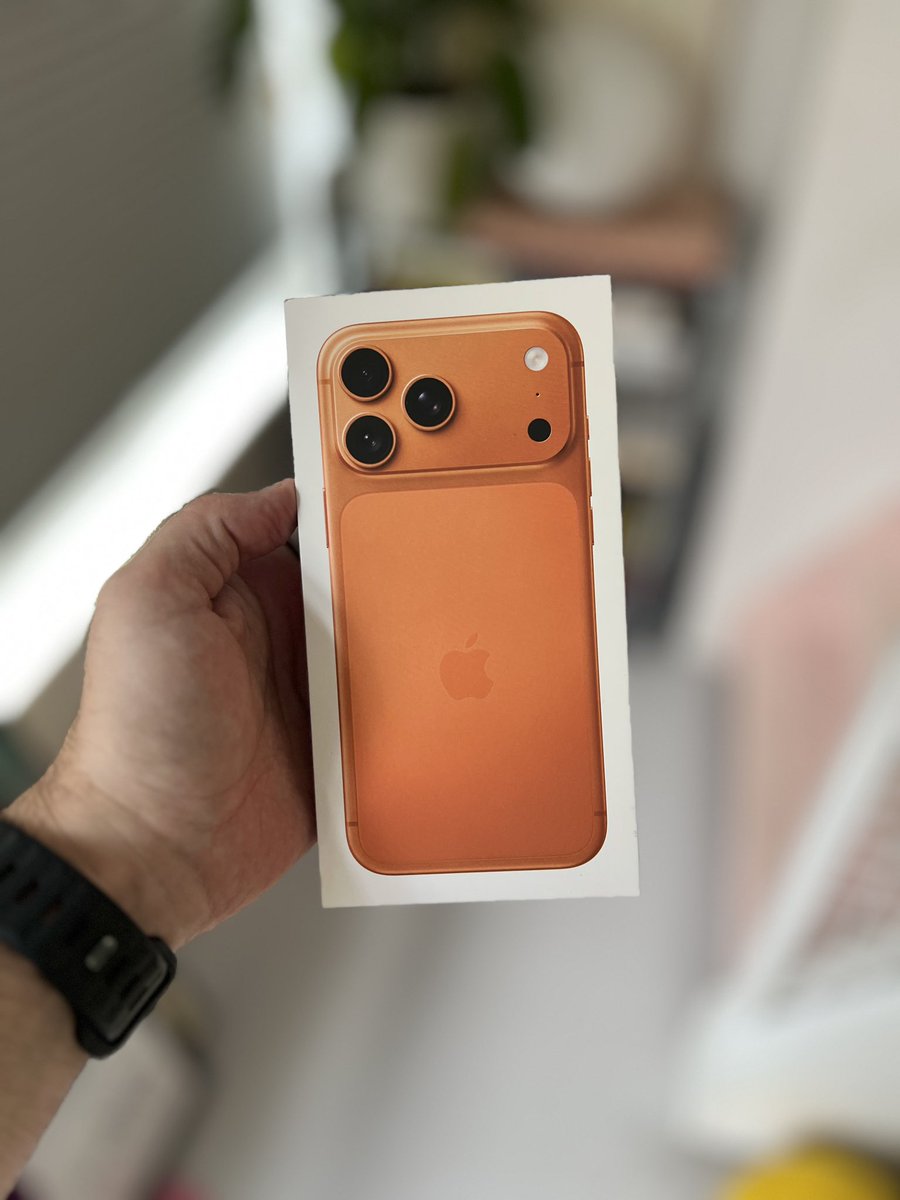 orlandopedro_'s tweet image. Changing phones after 4 years