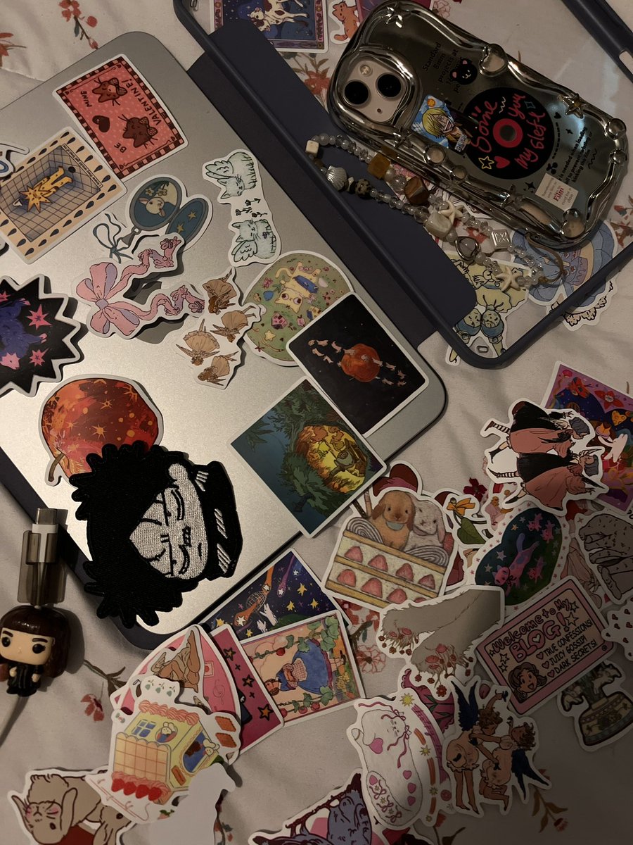 نحط ستيكرات على ايباد اختي ..اووه اقصد ايبادنا