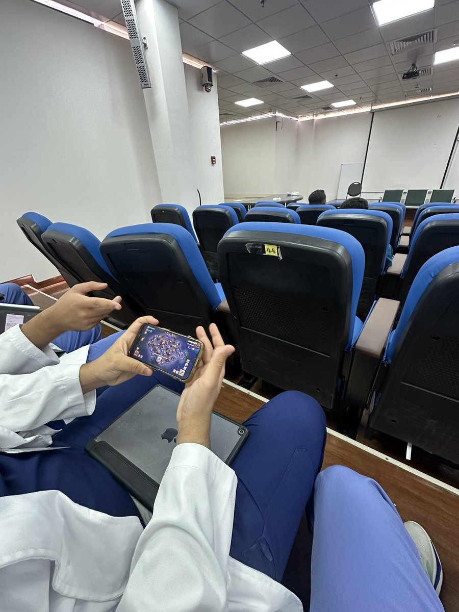 Vvnlu_'s tweet photo. هل رابع هي ربيع الطب؟ https://t.co/PaGYC2TQ57
