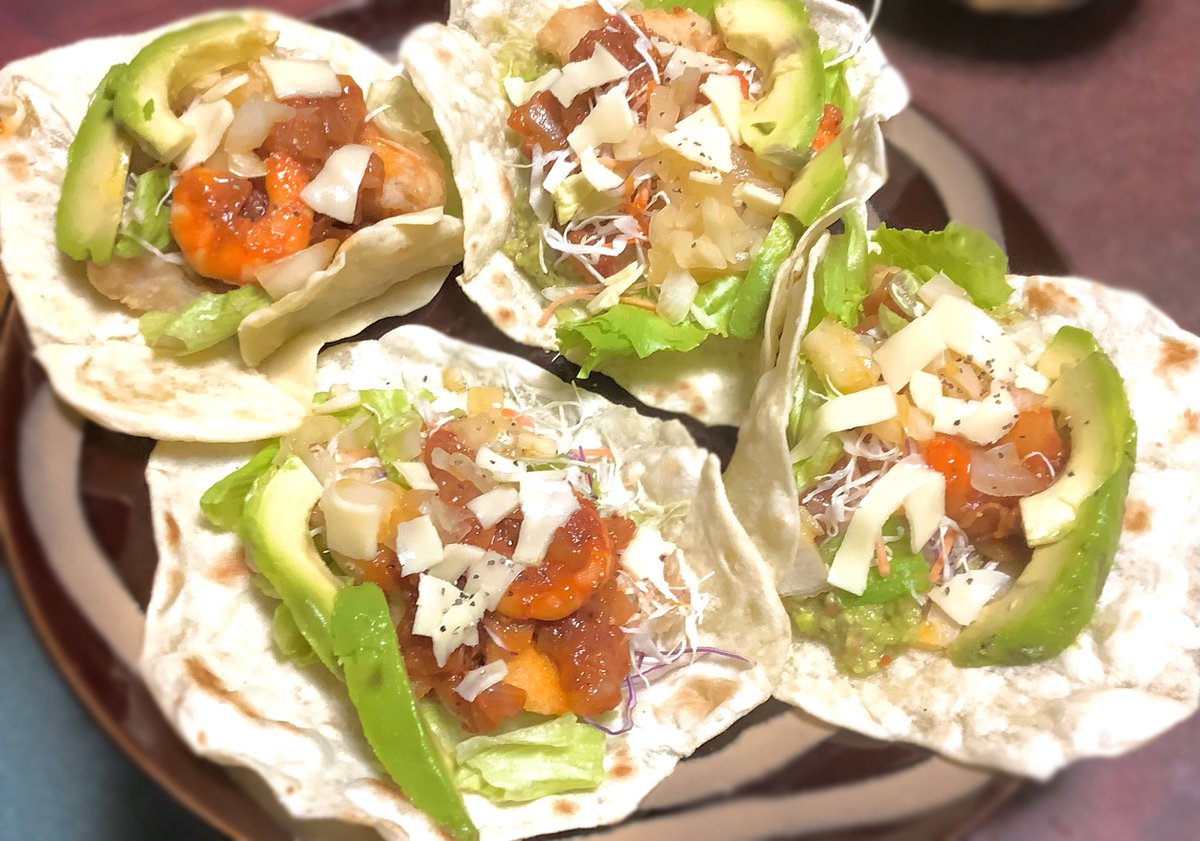 14m_rv's tweet image. 白身魚のフライとえびサルサとワカモレのでっかいタコス🌮作ったぜーーぃ！！！！
まーーっっじで美味。ただただ美味。もちろん生地も自作だぜ‼️