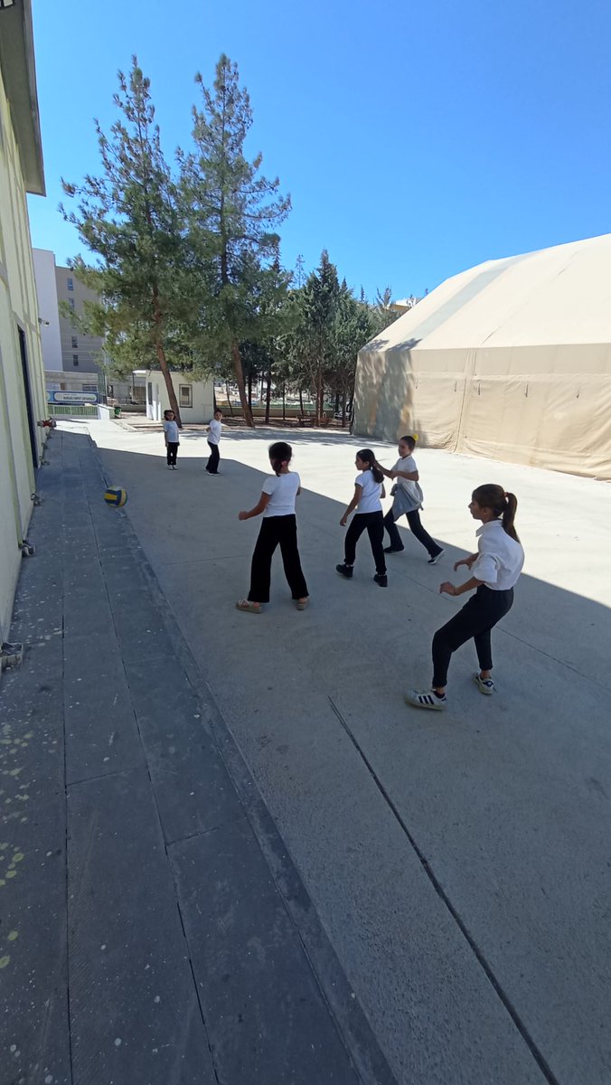 Nurdağı Gençlik ve Spor İlçe müdürlüğü olarak 

"Spora ilk Adım Projesi " kapsamında Empati İlkokulunda 

🏐 Voleybol  branşı eğitimleri başlamıştır. 

<a href="/OA_BAK/">Dr. Osman Aşkın Bak</a> <a href="/BBozgeyik_27/">Bünyamin Bozgeyik</a> <a href="/YILDIRIRMehmet/">Mehmet YILDIRIR</a> <a href="/ncerciyas/">Nurullah Cemil Erciyas</a> <a href="/Numannafizsahin/">Numan Şahin</a> <a href="/hruhimor/">hruhimor</a> <a href="/GSB_Gaziantep/">Gaziantep Gençlik ve Spor İl Müdürlüğü</a>