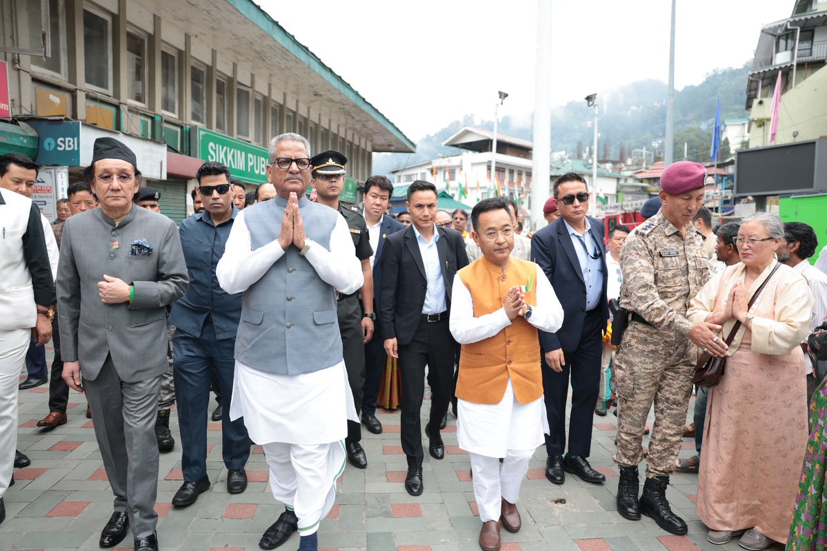 PSTamangGolay's tweet image. On the occasion of the 156th birth anniversary of Mahatma Gandhi, I had the honour of paying homage to the Father of the Nation at M.G. Marg today, in the esteemed presence of Hon’ble Governor Shri Om Prakash Mathur Ji, along with my cabinet colleagues.

The event stood as a…