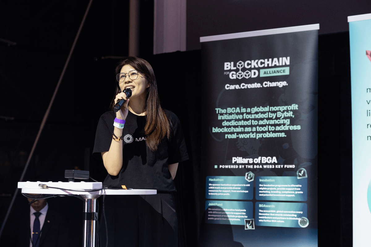 Mantle_Official's tweet photo. ✨ An off-chain night, brought onchain at @token2049 🇸🇬
Hundreds of leaders, builders, and creators came together — sharing ideas, forging partnerships, and shaping what’s next.
All united by the Mantle chain effect.
All in on Mantle, on RWA.
Let’s tokenize TradFi, as ☝️ https://t.co/Qw2Vg6kpEU