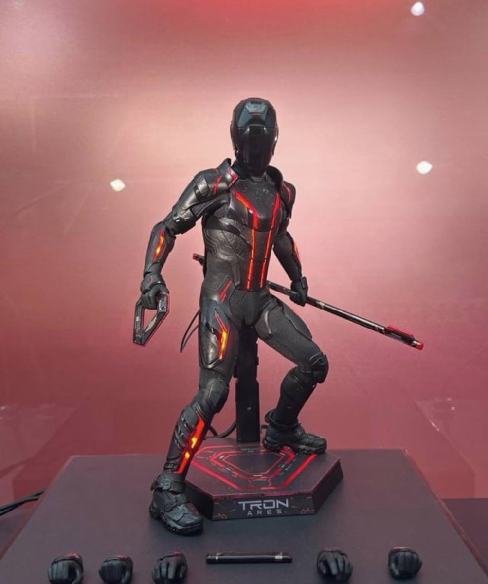 DigitizedUser's tweet photo. A TRON: Ares Hot Toy Has Been Revealed!

(Image Credit: one6th_lovers on Instagram) https://t.co/8fsfpvkCdq