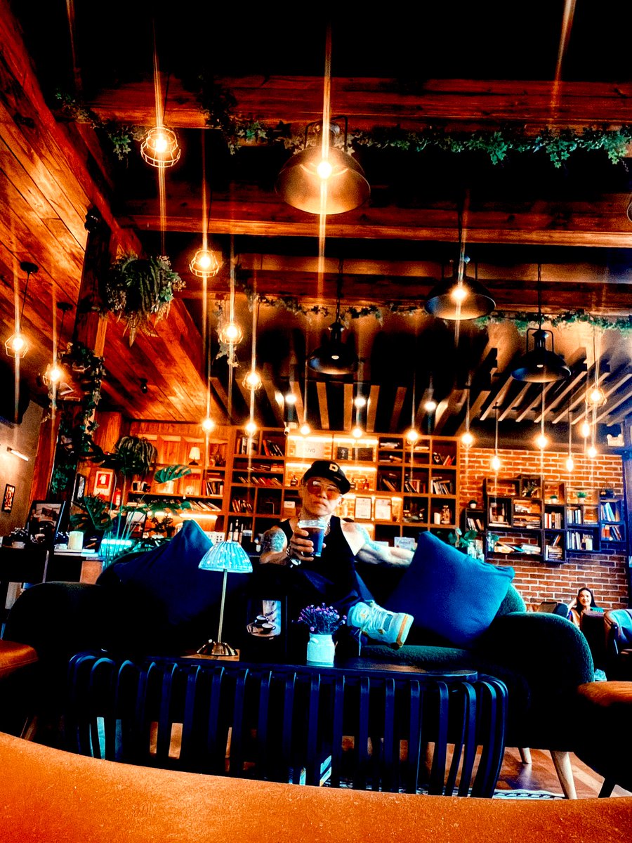 ZhaizzyF's tweet image. Why Hurry?☕️🤟#Weightless #cafe #sunday #americano #Pattaya #SundaySpecial 
#gymtime #happyday #CoffeeTime #Skinship 
#fitness #gym #workout  #fit  #spining #training #Fwb #exercise #Selfie  #muscle #Abs #gymgirl #introvert #FWBพัทยา #fitgirl #pattaya #Gym
 #bodycheck #gymrat