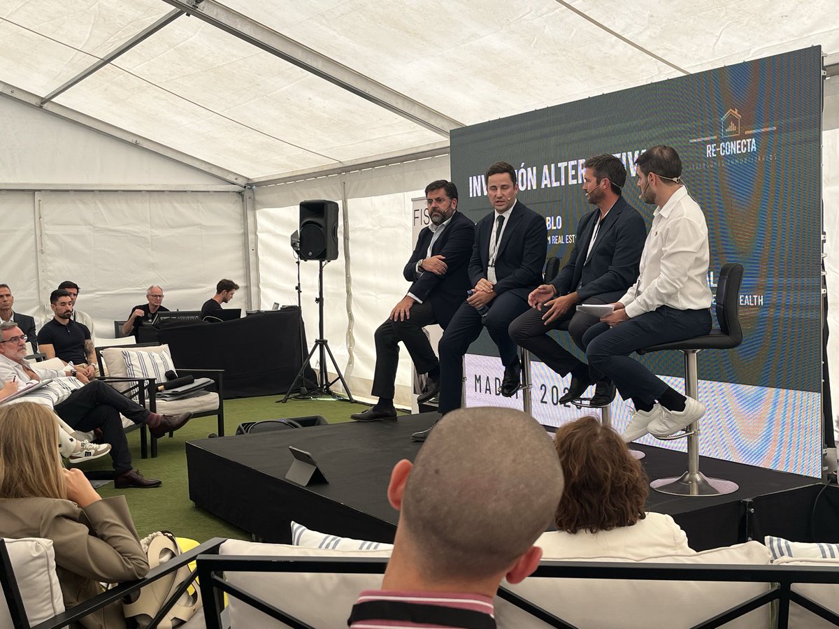 REConectaMadrid's tweet image. Es el turno de Luis Miguel Corral Pozuelo, analista de inversiones en Orienta Wealth; Borja Ortega, socio de Diaphanum Real Estate, y Agustín Vara de Rey y González-Coloma, CMO en Civislend.

Juntos conversan sobre formas de inversión alternativa ante los asistentes de #REConecta