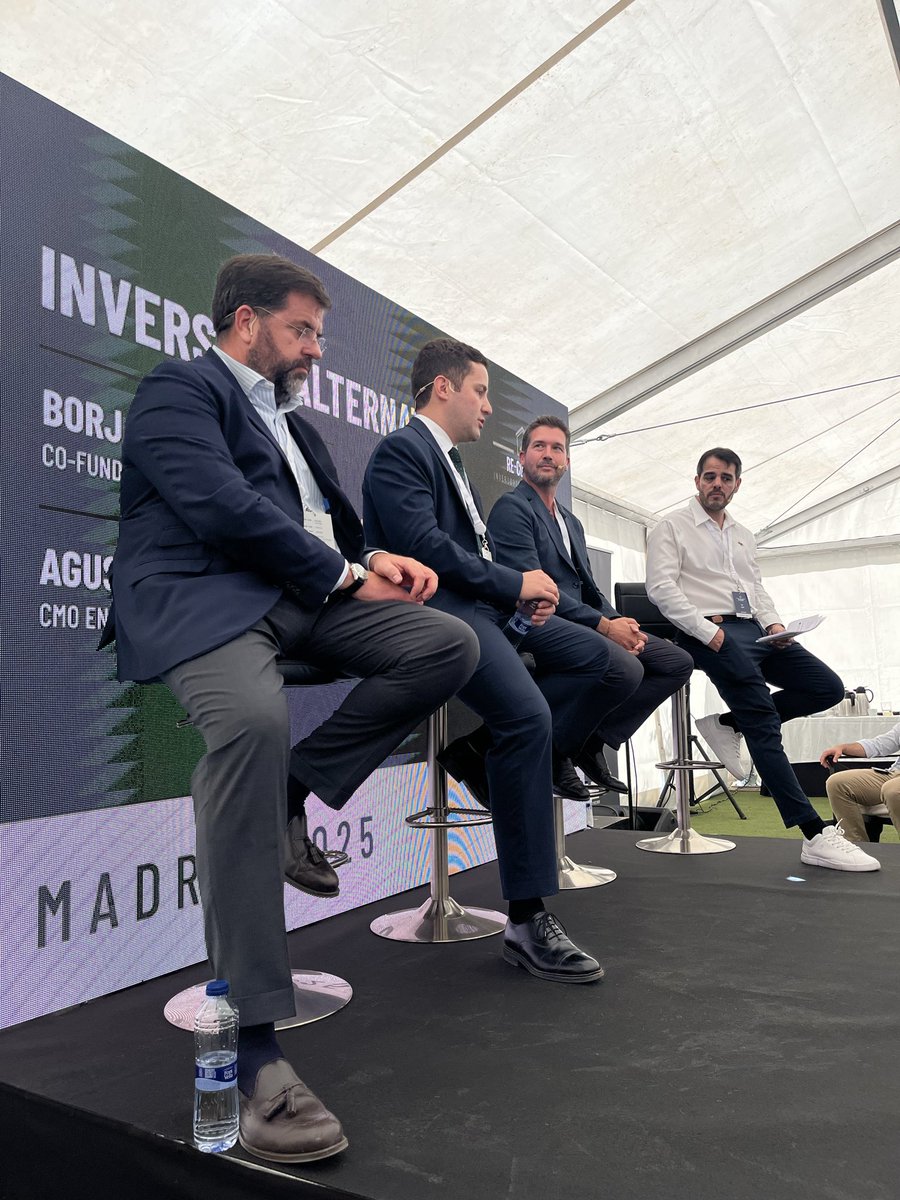 REConectaMadrid's tweet image. Es el turno de Luis Miguel Corral Pozuelo, analista de inversiones en Orienta Wealth; Borja Ortega, socio de Diaphanum Real Estate, y Agustín Vara de Rey y González-Coloma, CMO en Civislend.

Juntos conversan sobre formas de inversión alternativa ante los asistentes de #REConecta