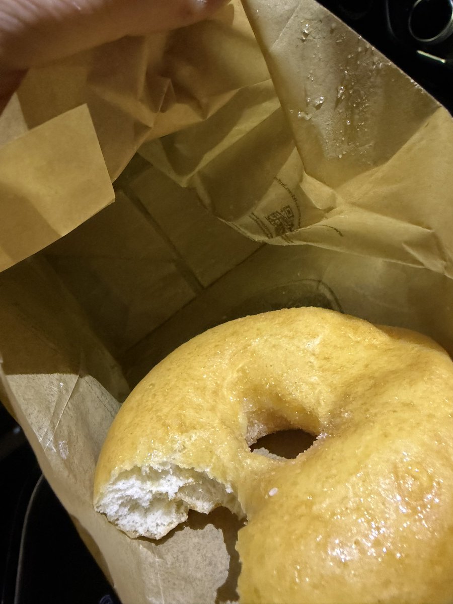 tolsy05's tweet photo. Nice one @McDonaldsUK went and got my sugar donut and no sugar on it, not even in the bag either. So a dry don’t!!! https://t.co/Ll3QCmrerC