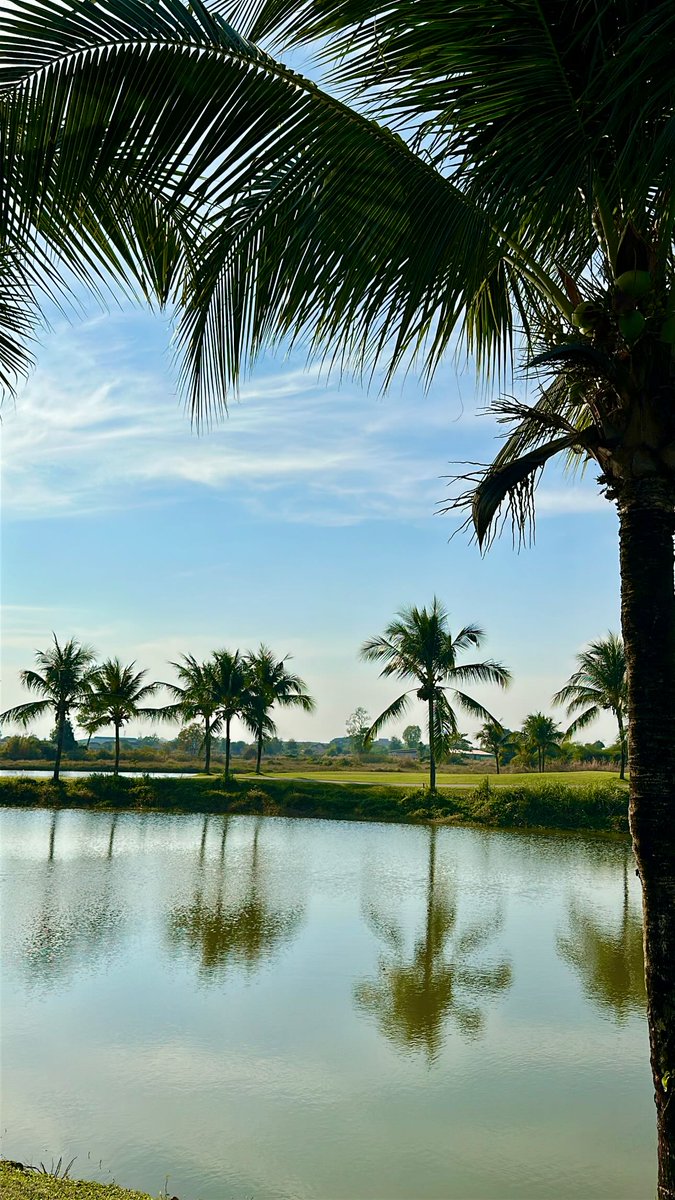 緑あふれるゴルフ場で、彼女は風のようにスイングし、優しく自然と舞い踊るよ〜😁
楽しい一日だったね、ゴルフに自然、そして大好きな友だちと一緒で最高〜🤗
これからシャワー浴びて、今日の素敵な気分を癒してくるね〜🛁