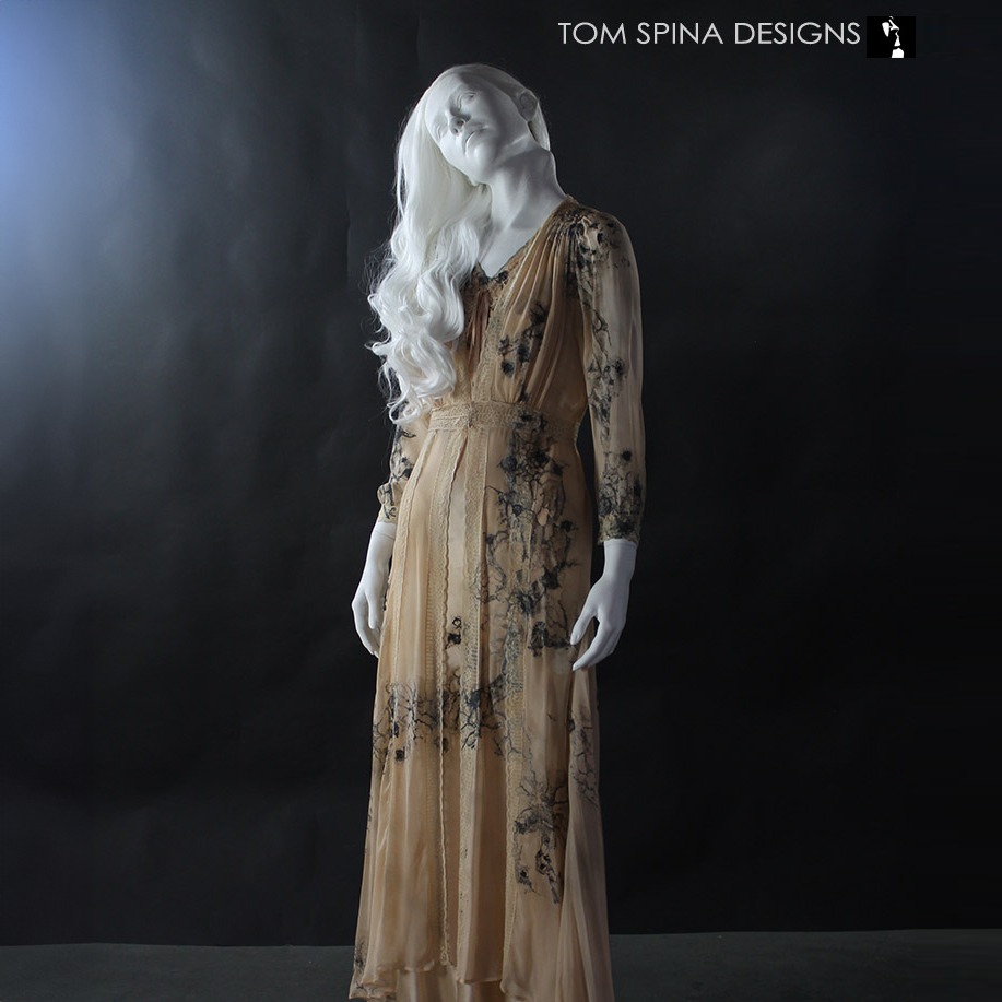 TomSpinaDesigns's tweet photo. When you can't find an off-the-shelf mannequin to fit your screen-used "Bent Neck Lady" #HauntingOfHillHouse costume dress, you gotta go custom! Learn more about our process: https://t.co/Yau4FydETo
#TomSpinaDesigns #custommannequin #mannequin #movieprops #BentNeckLady https://t.co/XaVIZLBFJQ