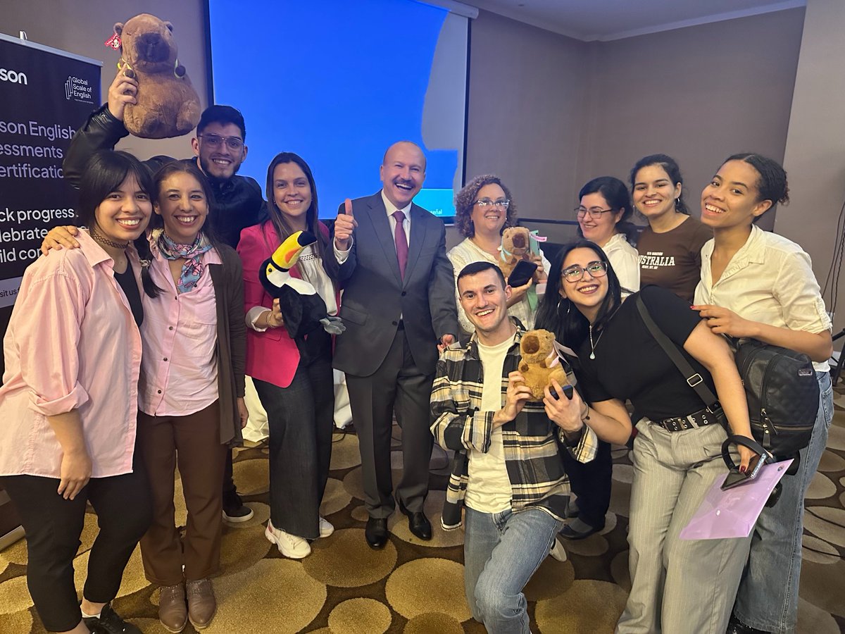 The World Tour to launch Tiny Big Things and Small Big Thing is officially rolling!  Yesterday we had a great time in Corrientes, Argentina. Thank you teachers!!!