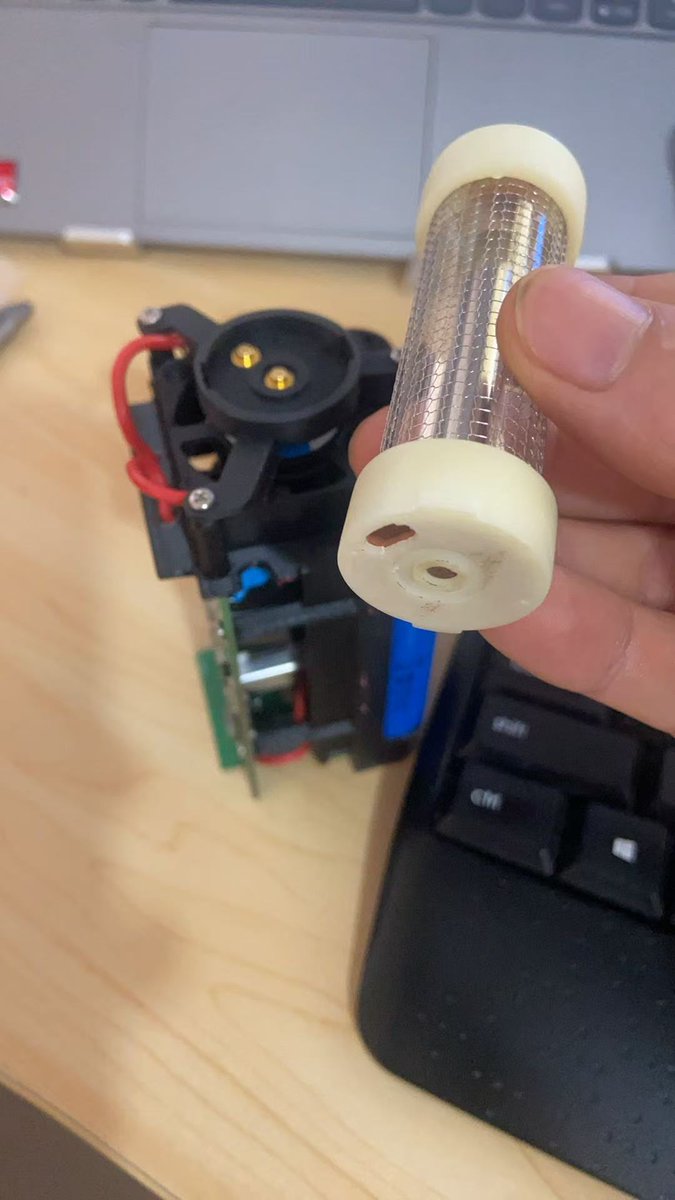 NukitToBeSure's tweet image. Pic of the Torch 2 new replaceable bulb. No more throwing out the entire fixture each time the bulb dies (Yes, it&apos;s nuts, that&apos;s how basically all Far-UVC emitters work, yes, the industry likes it this way, which is why researchers and whitepaper AI slop mills ignore the issue).…