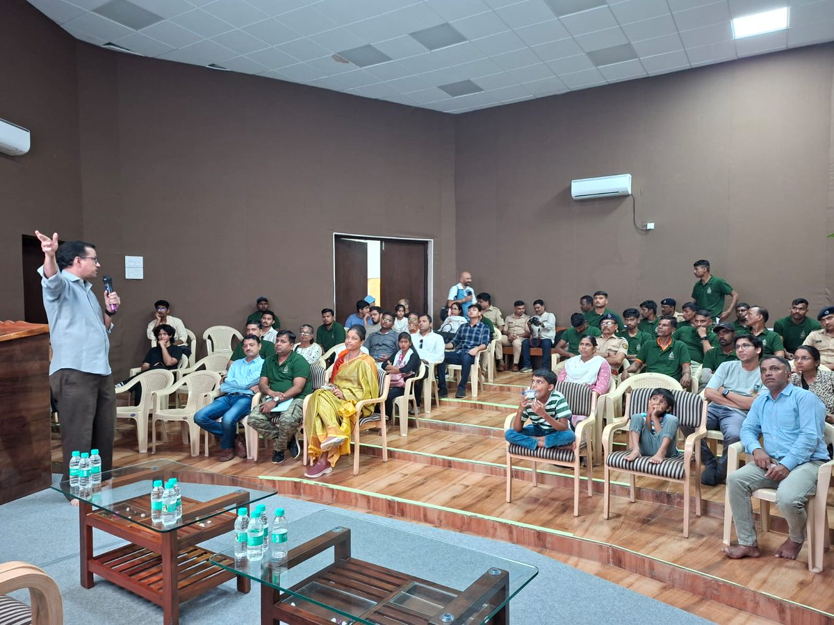 Wildlife week - Living with Leopard session conducted by MfSGNP at SGNP NIC.
#SGNP #livingwithleopard #sgnplwl #mfsgnp #wildlife #wildlifeweek2025 #leopard