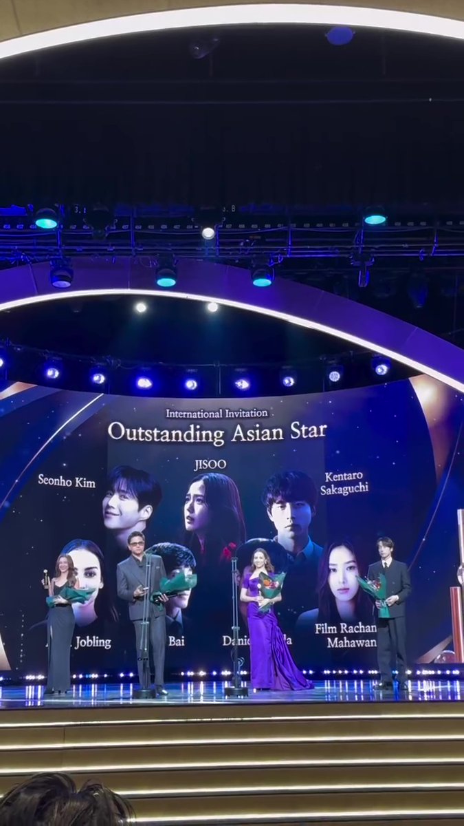 panaynewsdotnet's tweet photo. CONGRATULATIONS, SUPREMO!

LOOK: Actor Daniel Padilla gave a speech at the Seoul International Drama Awards after he received an Outstanding Asian Star Award win for his role in the series “Incognito.”

📷 Screenshot/Star Magic

#PanayNews https://t.co/nWFbk0iHvP