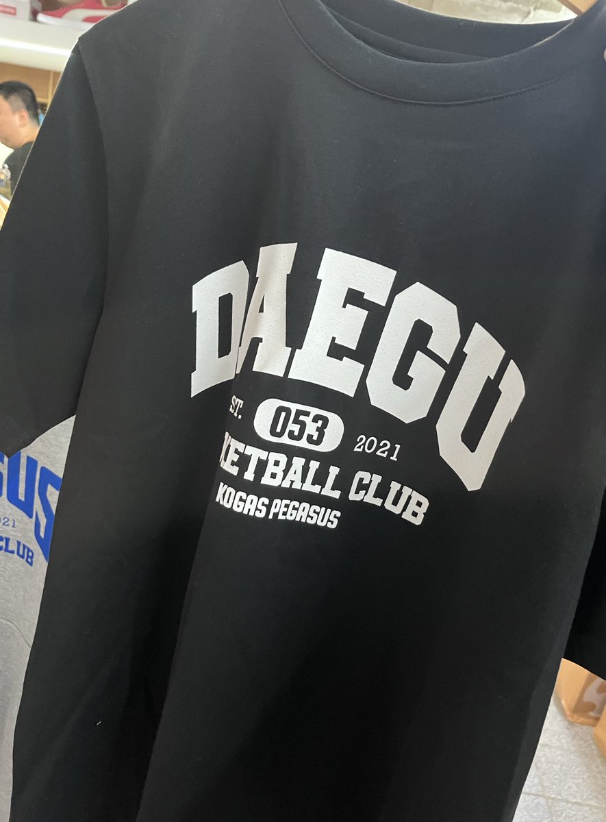 그리구,,웬만한 여성분들은 티셔츠는 L이하로 사시는게 좋을 것 같아요
진짜 큽니당😅 (거기 사장님? 말씀으론 란겔이가 라지 입었다고 하셨습니다)