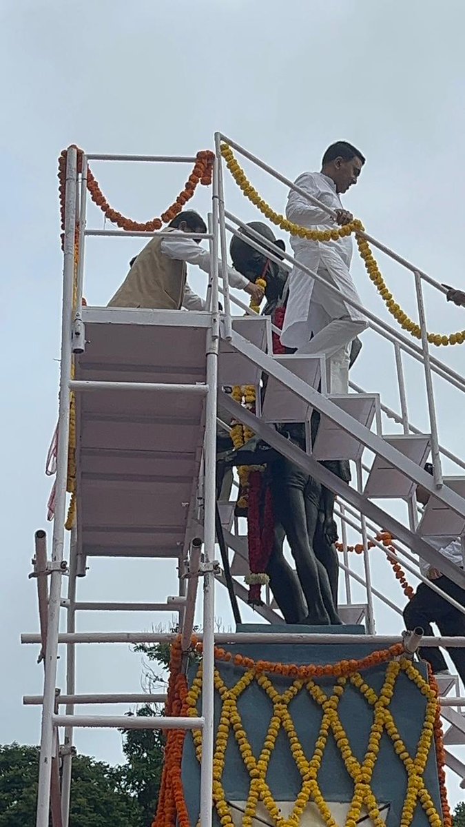 Paid heartfelt tributes to Mahatma Gandhi Ji on his birth anniversary.
Bapu's timeless message of truth, non-violence &amp; self-reliance continues to inspire us in building a just and harmonious society.

Let us walk on his path for a stronger and self-reliant India.

#MahatmaGandhi