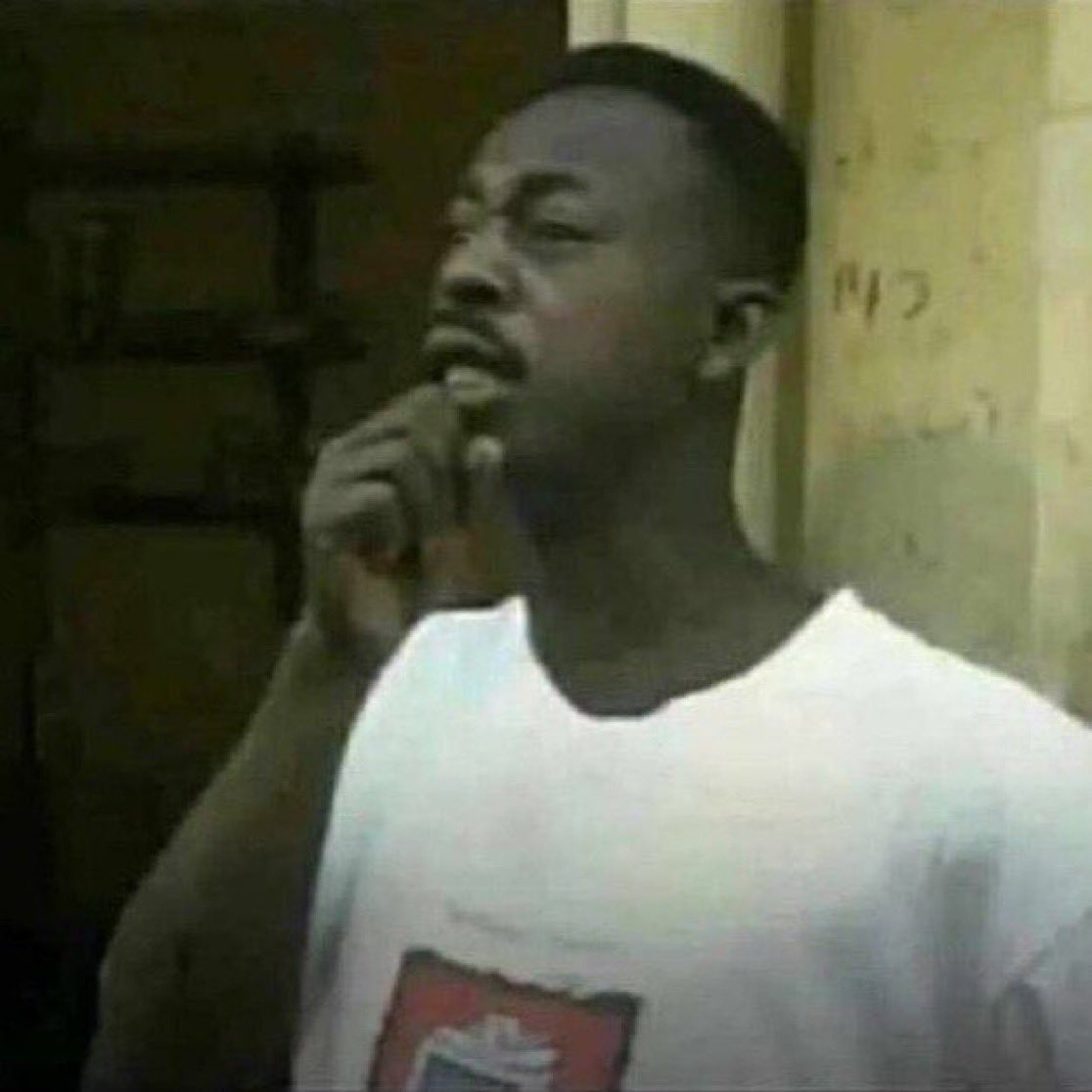 BoadiKnight's tweet image. Dem say a passenger pull the emergency exit door linked to brake while the train was moving because he was excited to be in a train for the first time.....😂