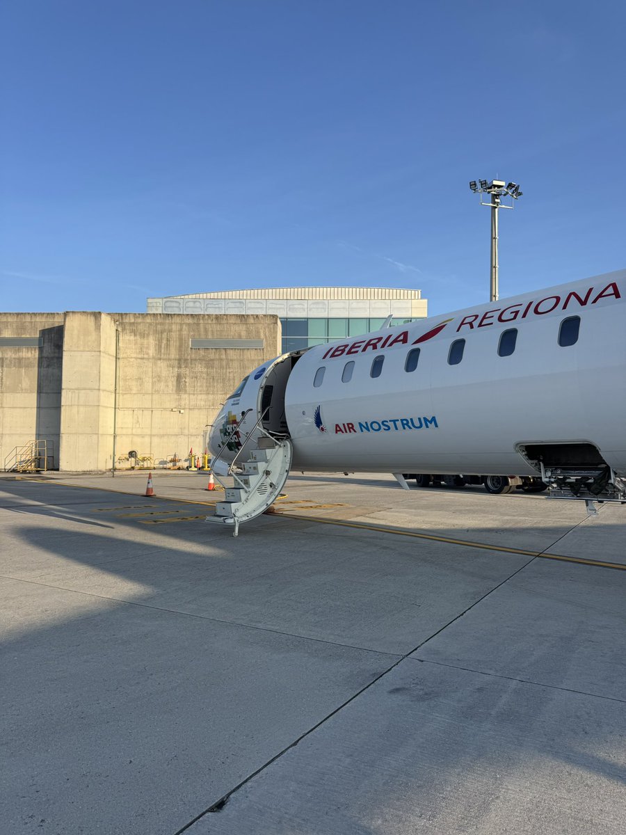 Hoy <a href="/Iberia/">Iberia</a> tiene 3 frec SCQ - MAD:

🛫 09:20h: 🚫💺

🛫 13:45h: 97,8% 💺

🛫 21:45h: 🚫💺